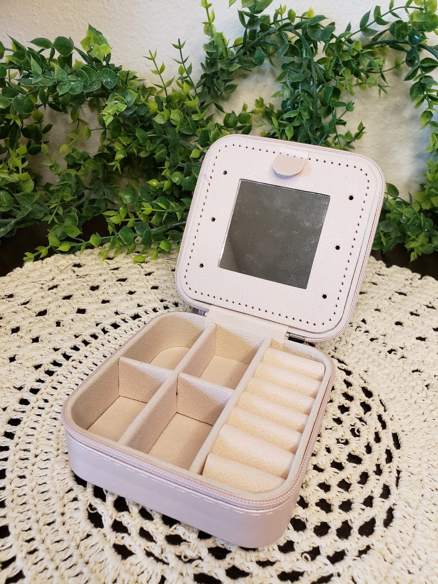 Personalized Mother's Day Gift Jewelry Case with Mirror Gift for Mom Floral Engraved Travel Case Personalized Travel Jewelry Box