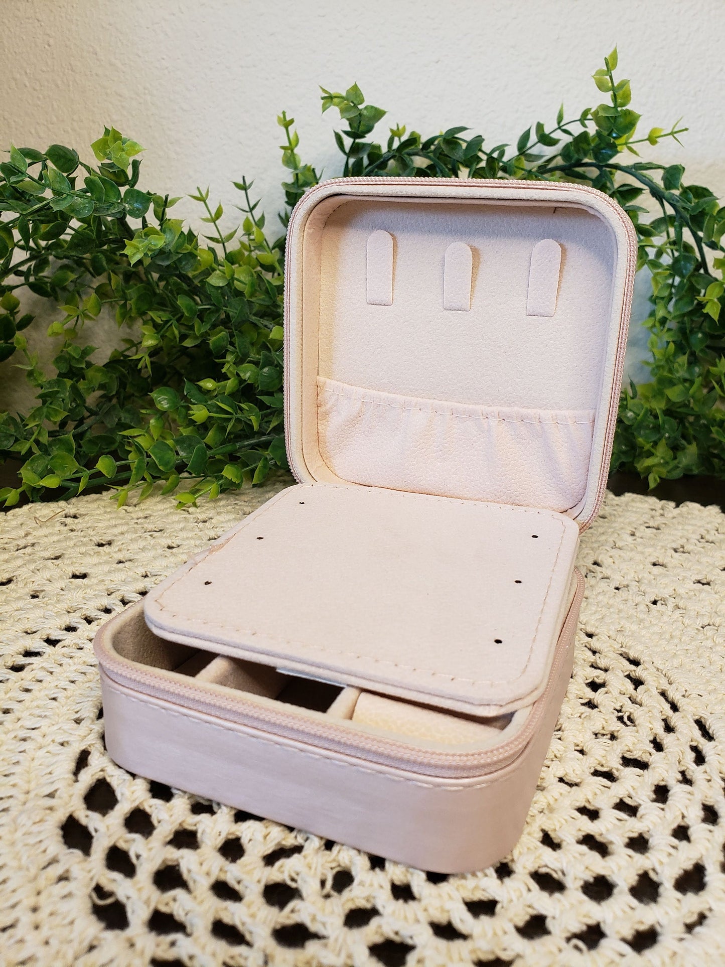 Personalized Mother's Day Gift Jewelry Case with Mirror Gift for Mom Floral Engraved Travel Case Personalized Travel Jewelry Box