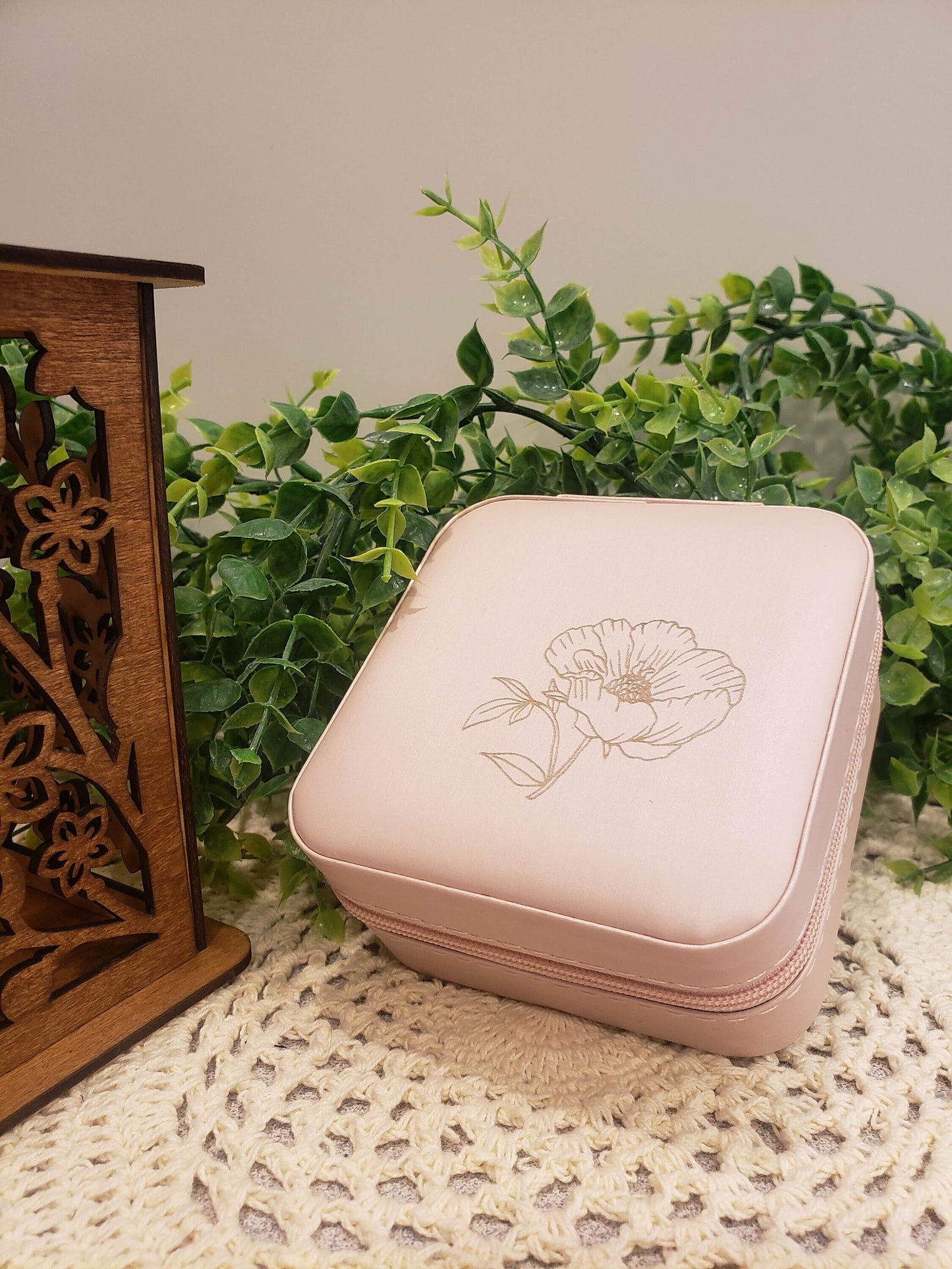 Personalized Mother's Day Gift Jewelry Case with Mirror Gift for Mom Floral Engraved Travel Case Personalized Travel Jewelry Box